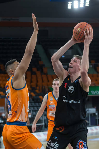 足球场外的 足球场外的