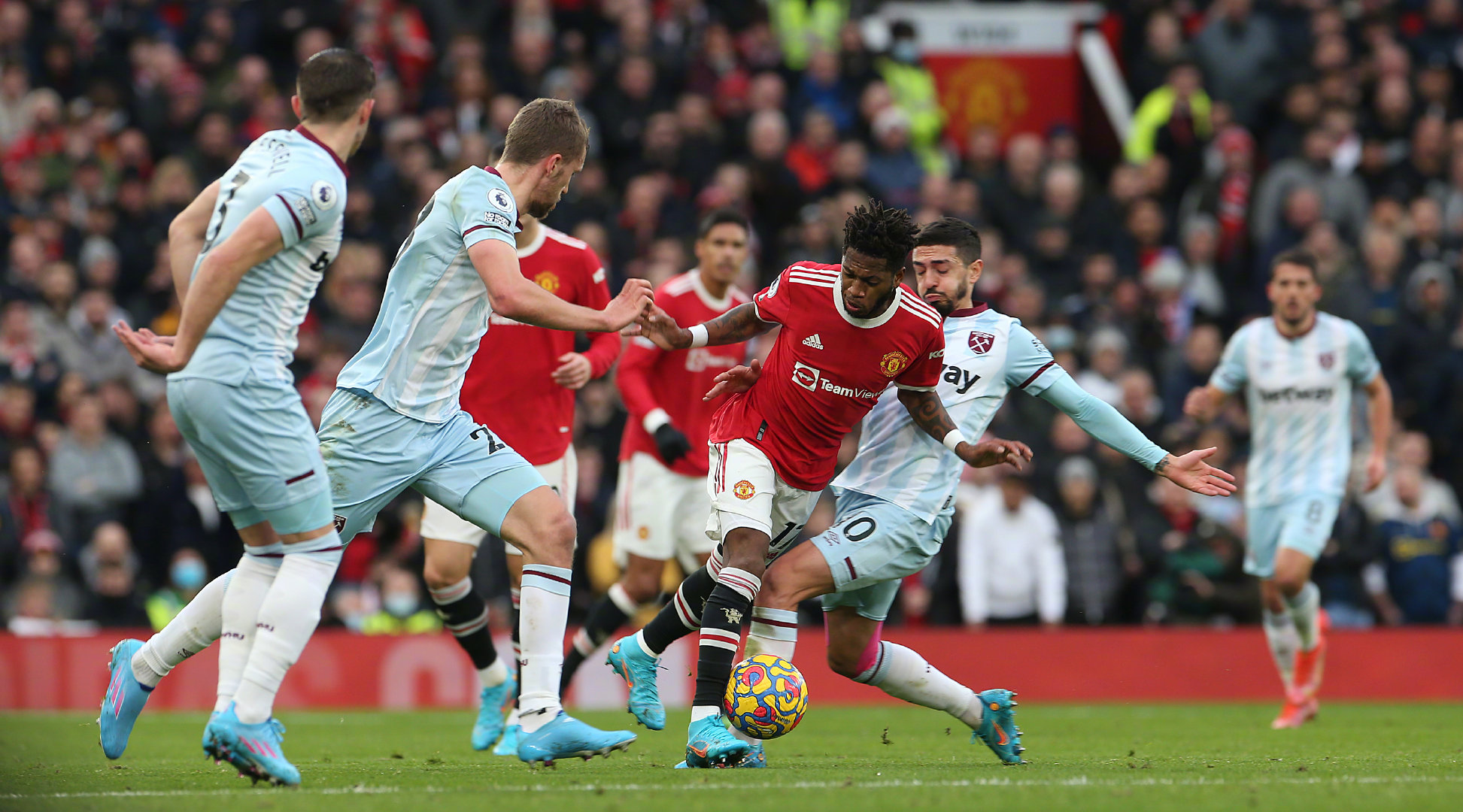 够在防守端 够在防守端