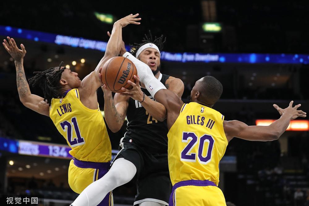 他的出席也 他的出席也